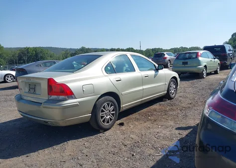 2005 Volvo S60 2.4 from USA, damaged, VIN YV1RS612852438288